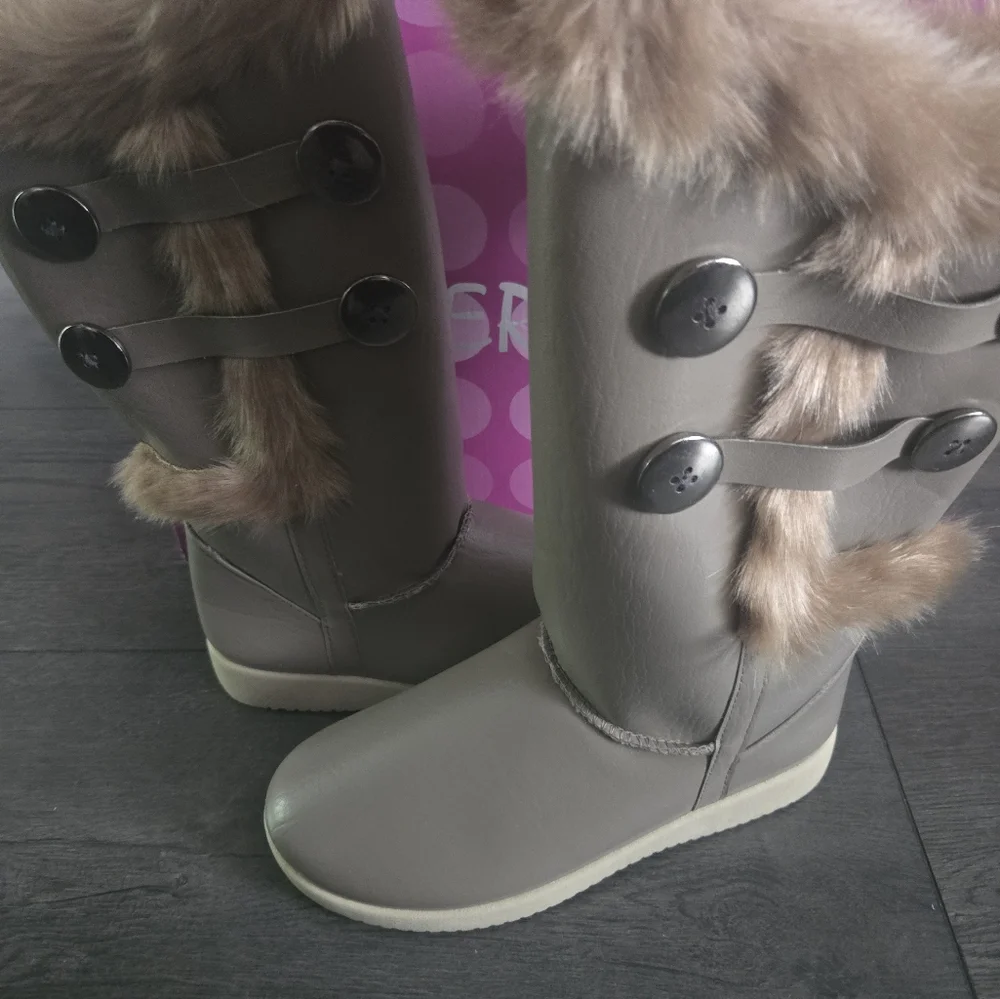 SilverDew Gray Faux Fur Lined Winter Boots Triple Button Cozy Women's Size 6